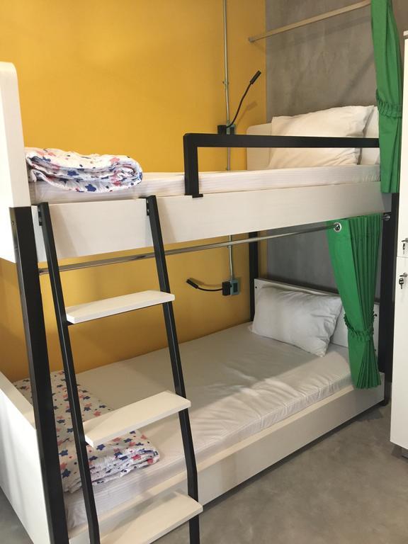 Bed@Town Hostel Bangkok Exterior photo